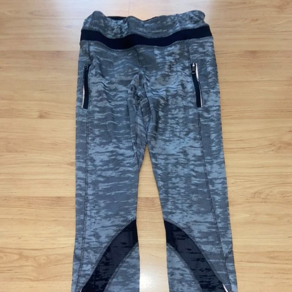 Size 6 Black and Grey Lululemon Leggings - Picture 1 of 5
